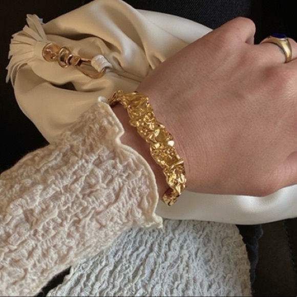 NWT AMBER SCEATS Emery 24k Plated Cuff Bracelet - Picture 2 of 10